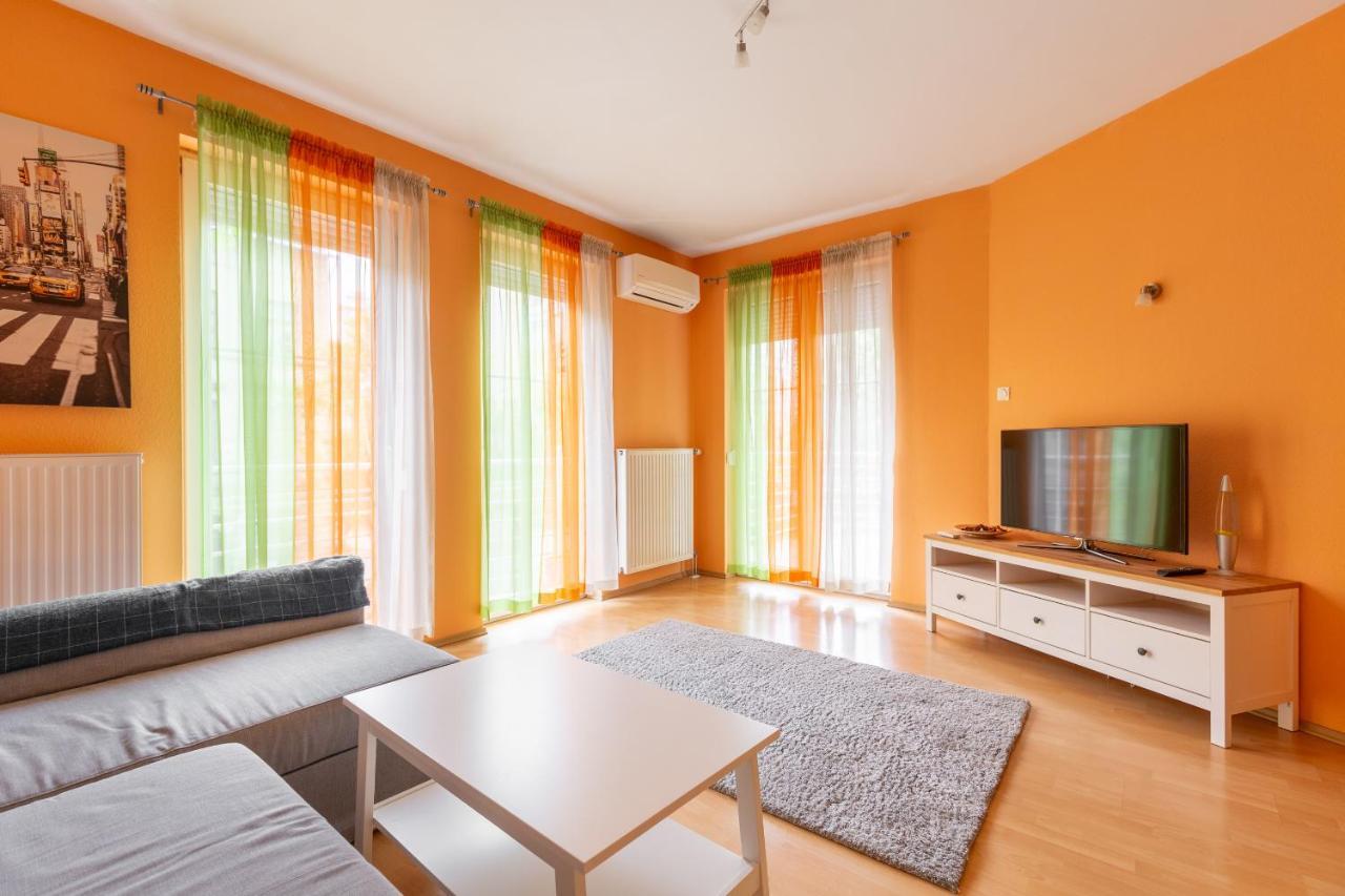 M36 Mester Apartment บูดาเปสต์ ภายนอก รูปภาพ